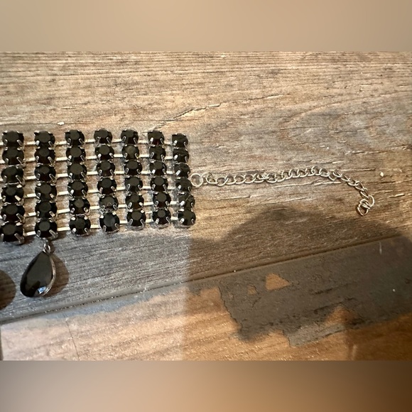NWOT- Black/Silver Choker - Picture 4 of 5